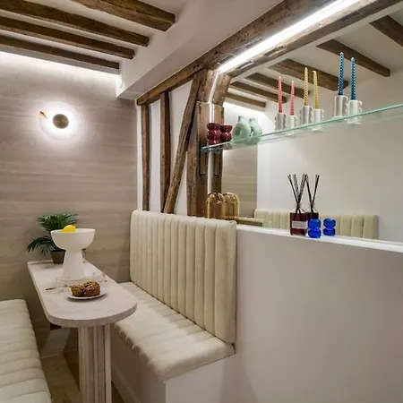 Luxueuse Palais De L'elysee Faubourg Saint Honore - 8e *